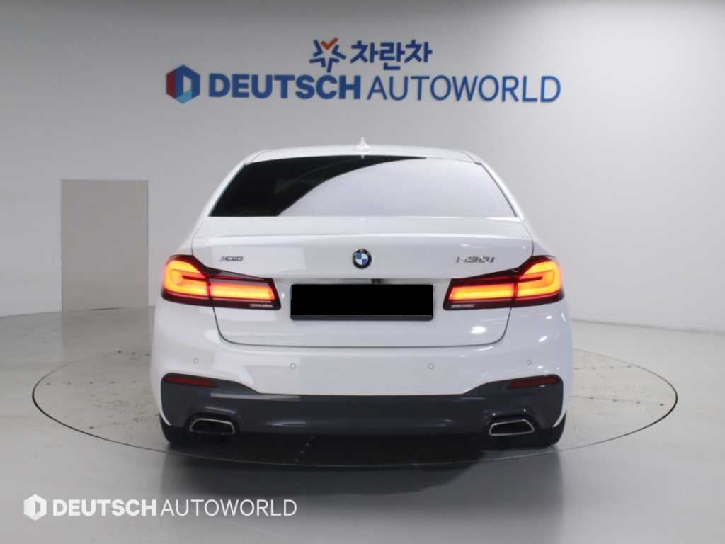 BMW 5-Series — photo 06