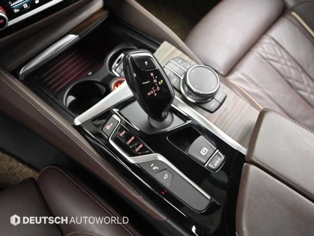 BMW 5-Series — photo 11