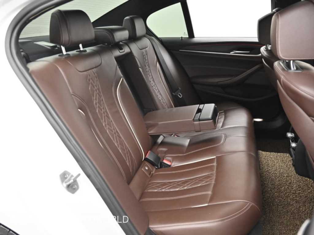 BMW 5-Series — photo 14