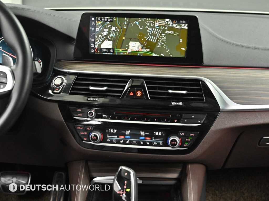 BMW 5-Series — photo 16