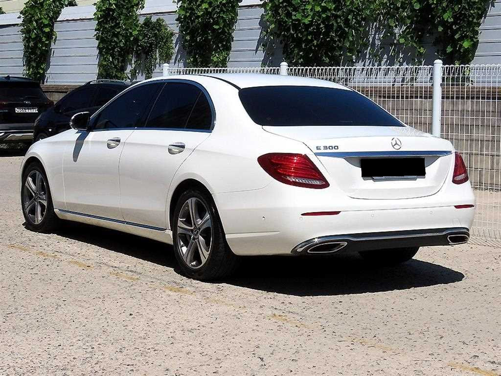 Mercedes-Benz E-Class — photo 03