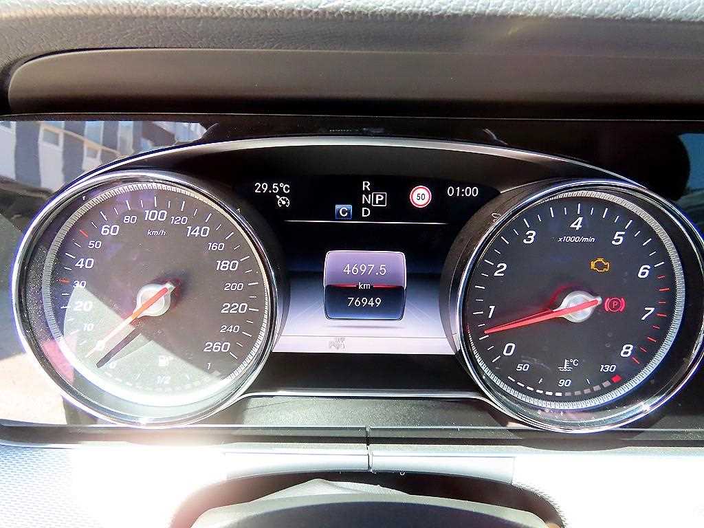 Mercedes-Benz E-Class — photo 09