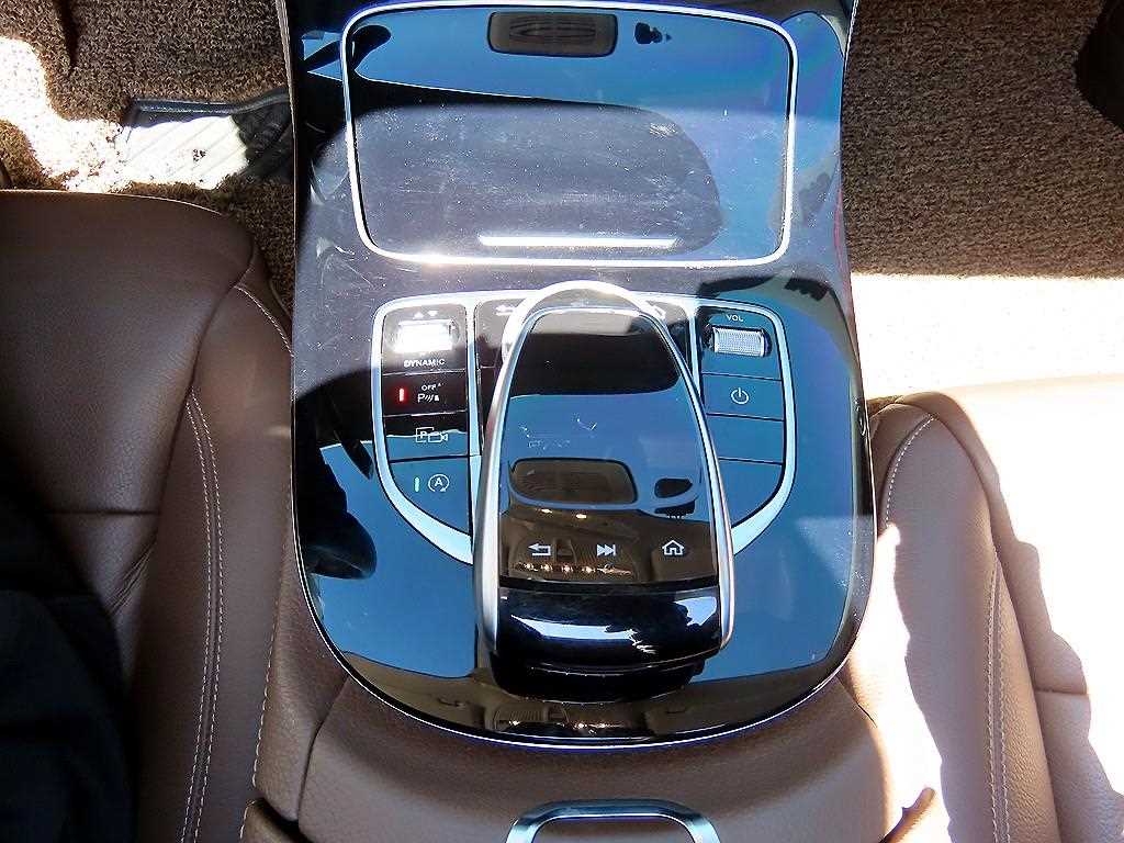 Mercedes-Benz E-Class — photo 12