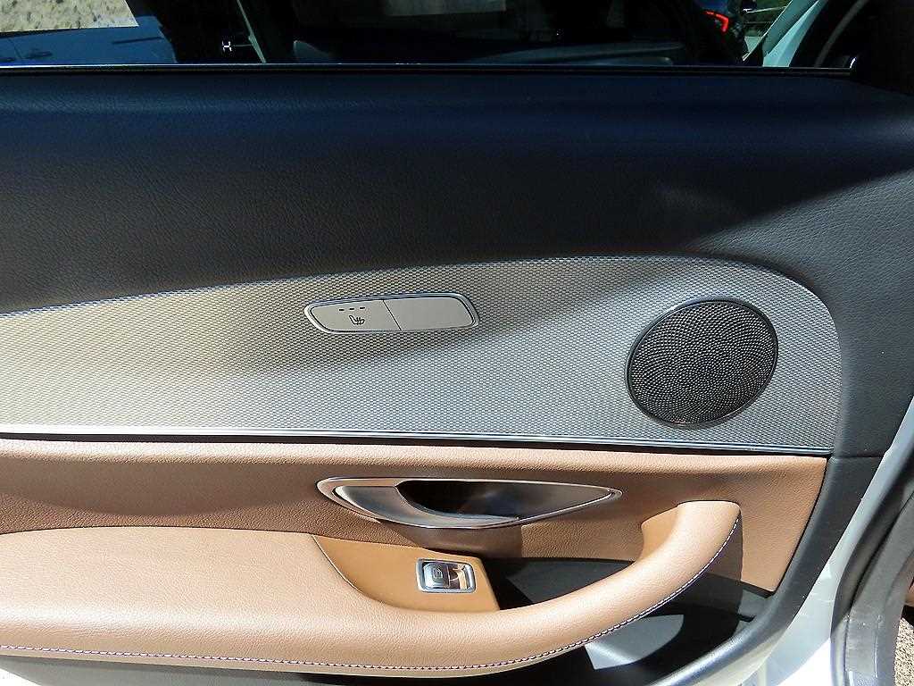 Mercedes-Benz E-Class — photo 15