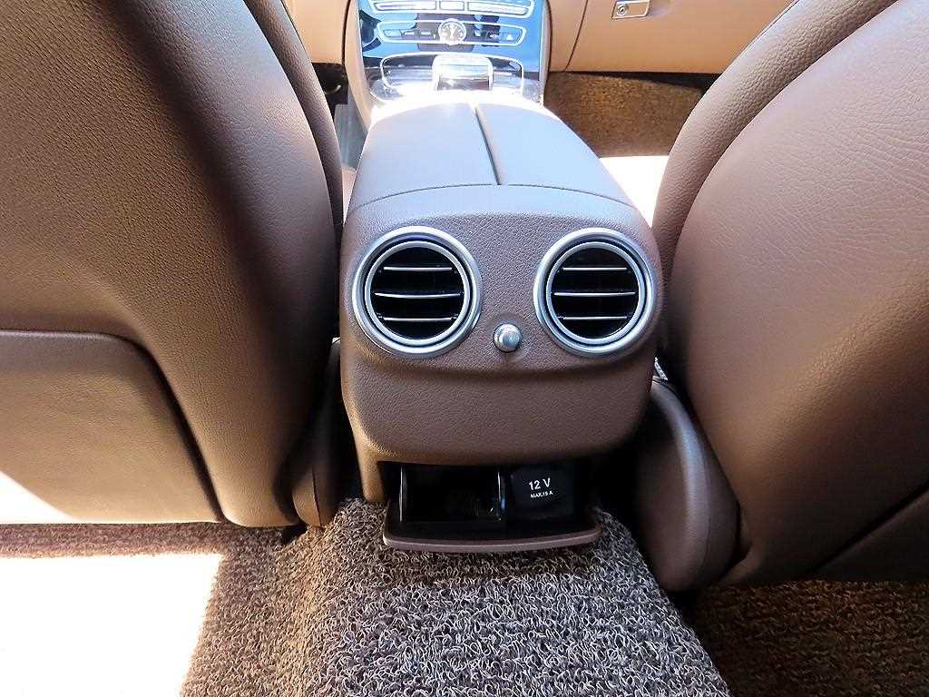 Mercedes-Benz E-Class — photo 16