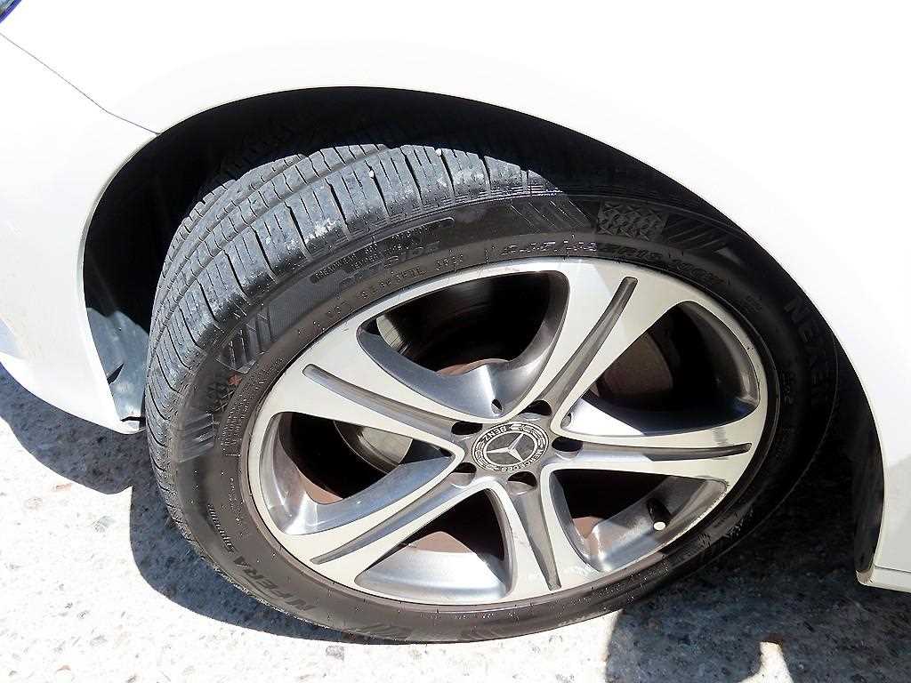 Mercedes-Benz E-Class — photo 20