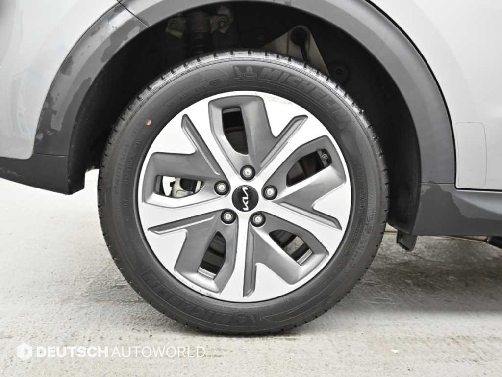 Kia Niro — photo 05