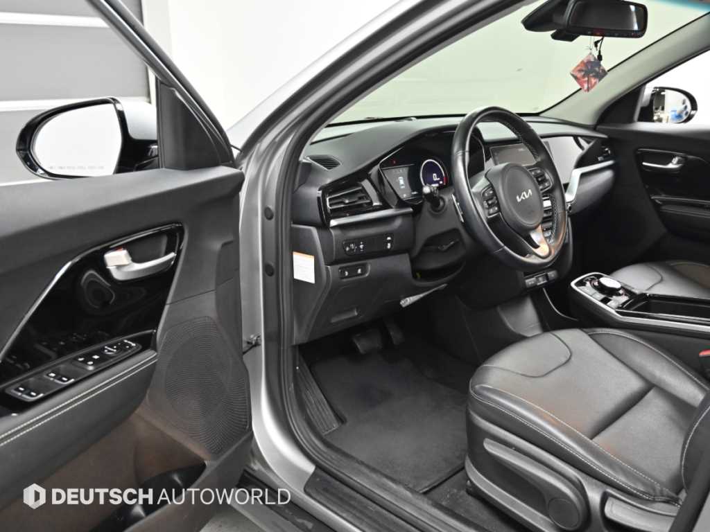 Kia Niro — photo 11