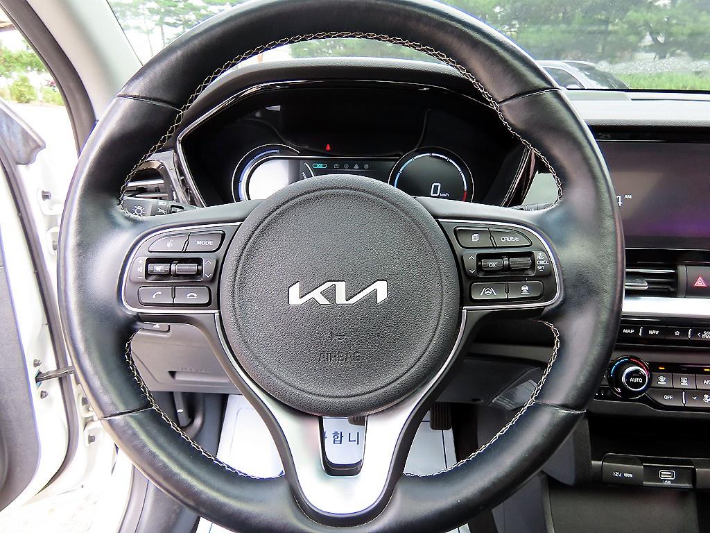 Kia Niro — photo 08