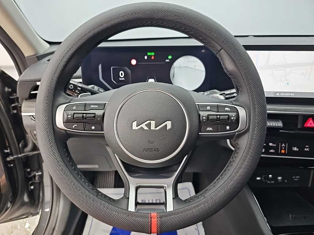 Kia K5 — photo 09