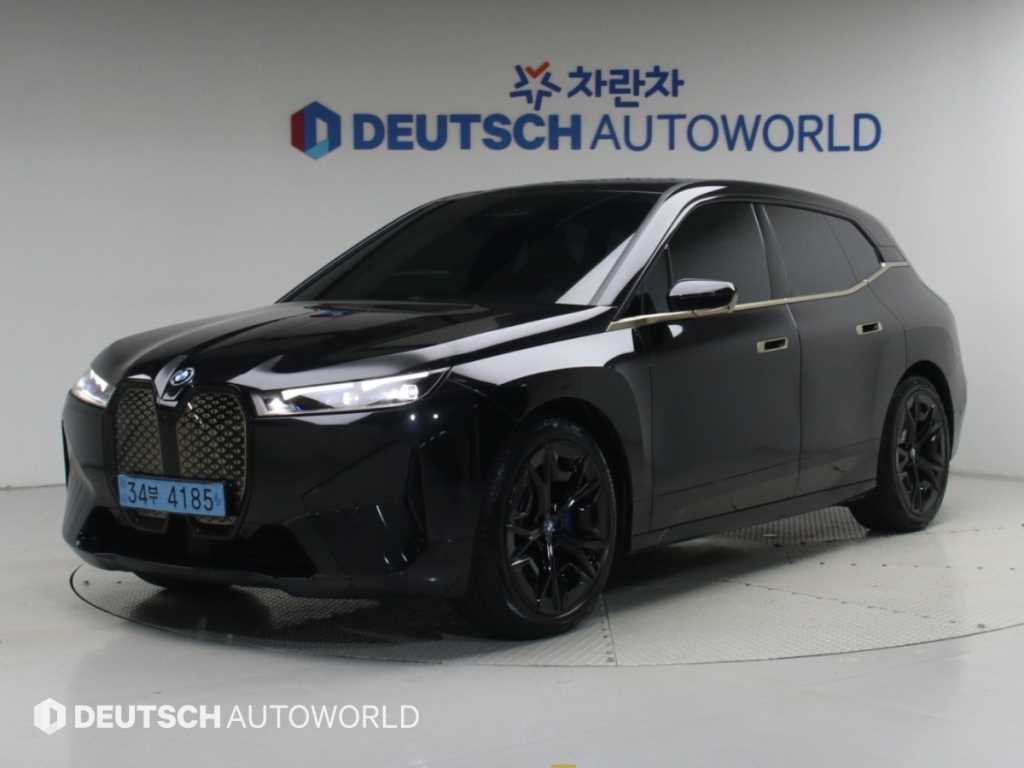 BMW iX — photo 01