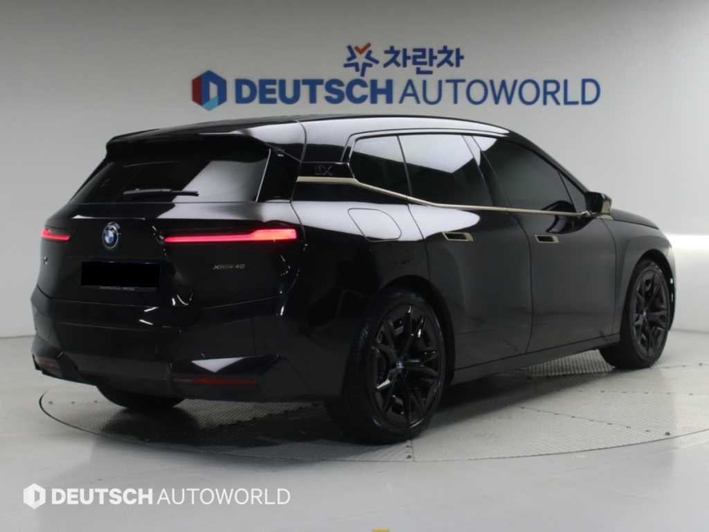 BMW iX — photo 02