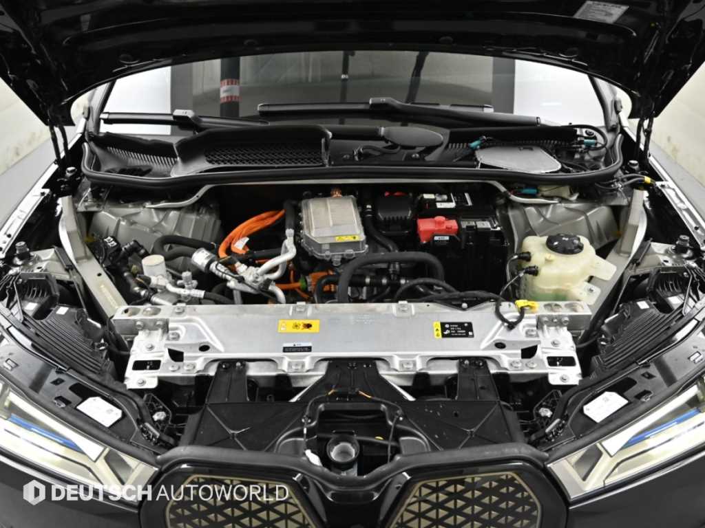 BMW iX — photo 06