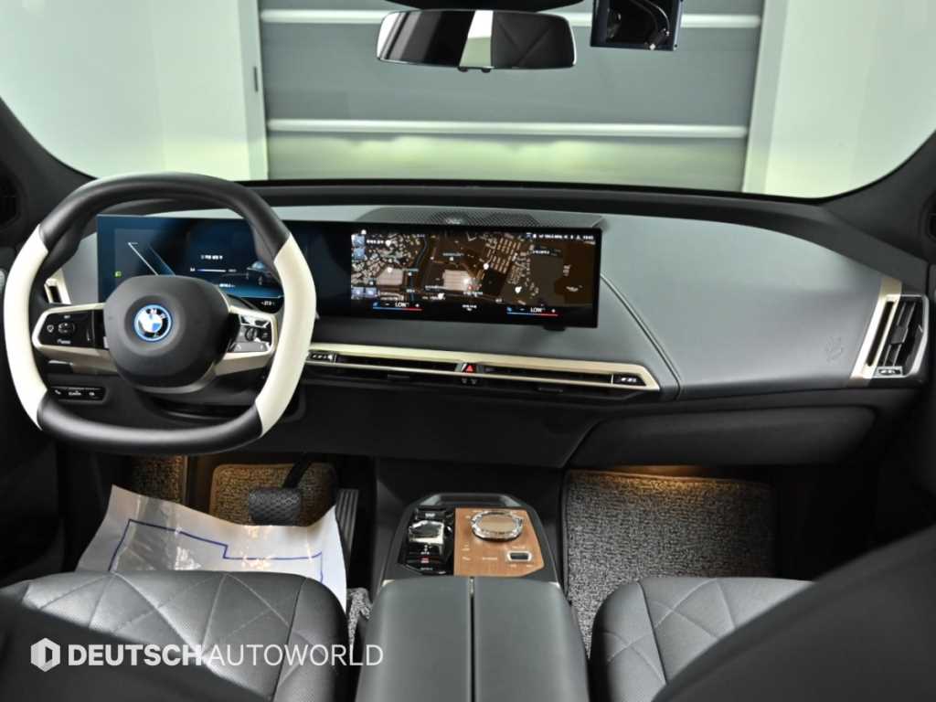 BMW iX — photo 07