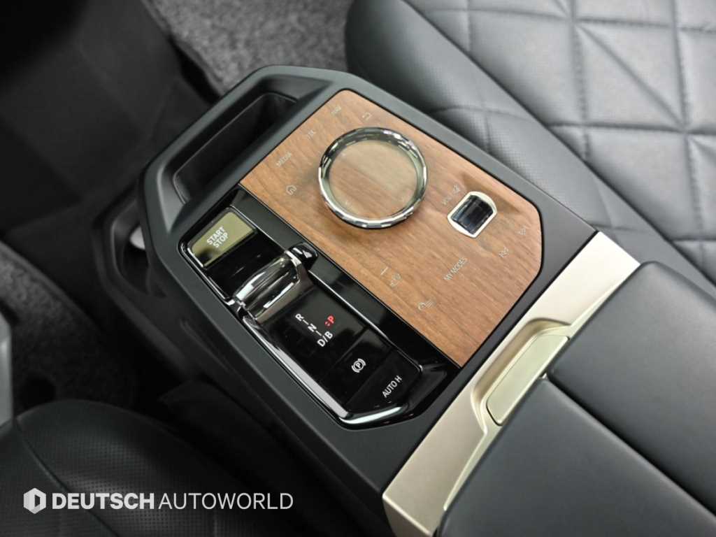 BMW iX — photo 09