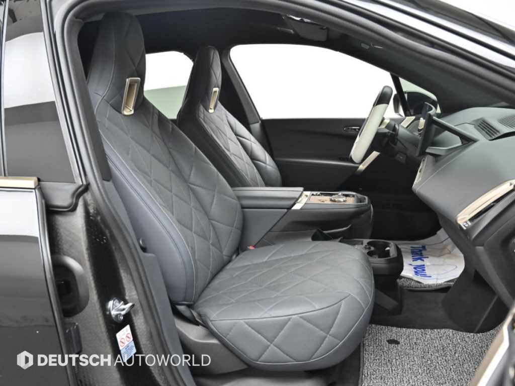 BMW iX — photo 10