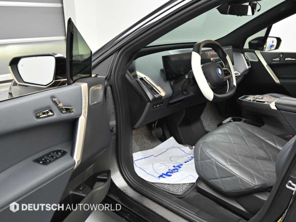 BMW iX — photo 11