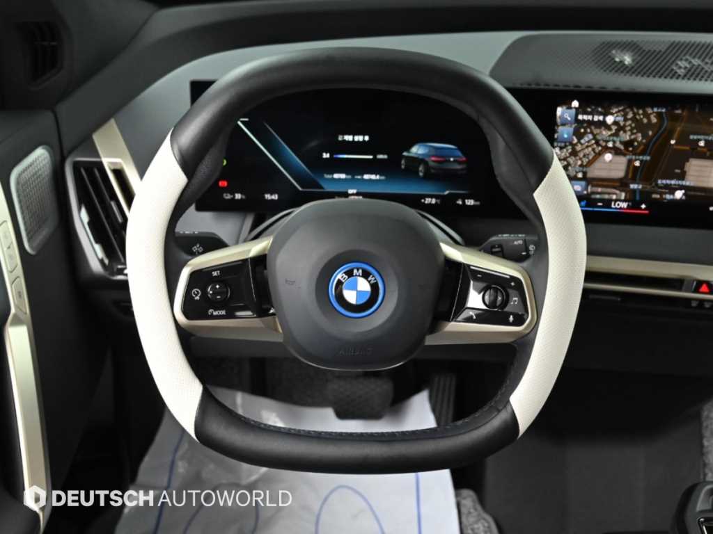 BMW iX — photo 13