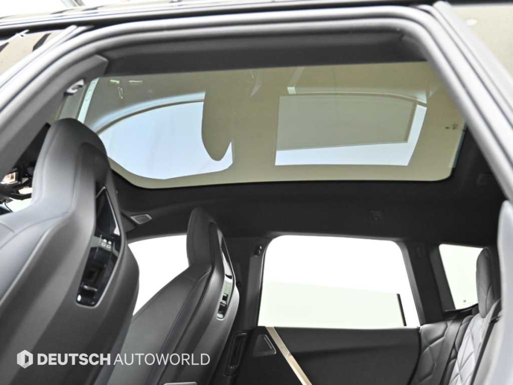 BMW iX — photo 18