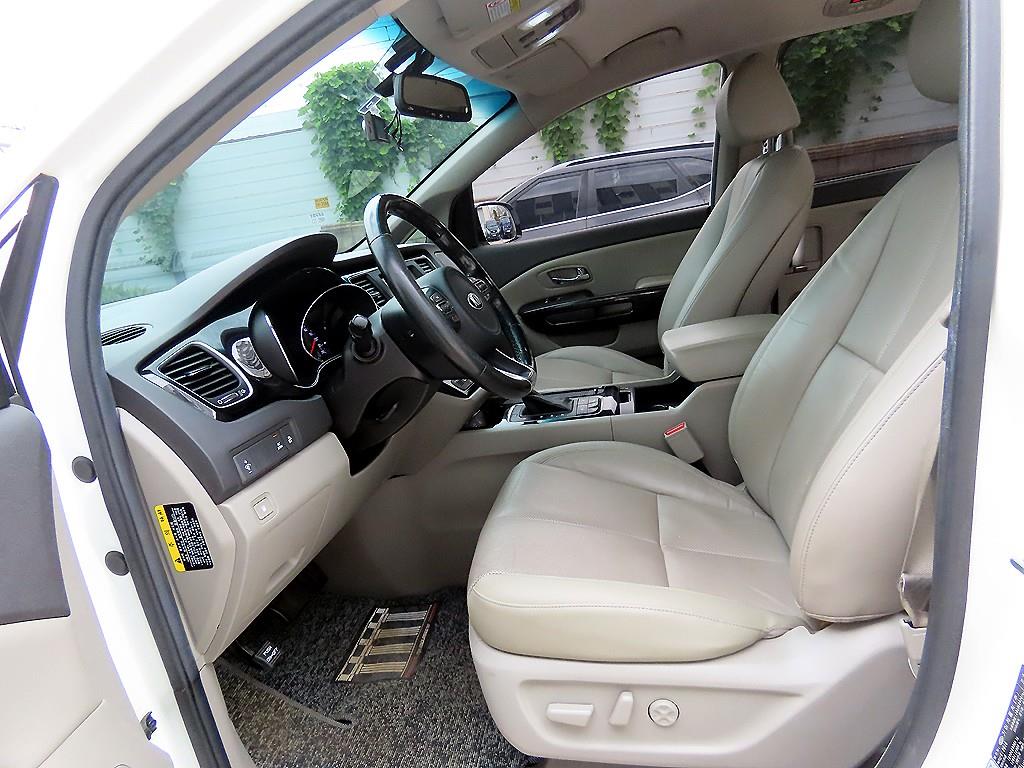 Kia Carnival — photo 05