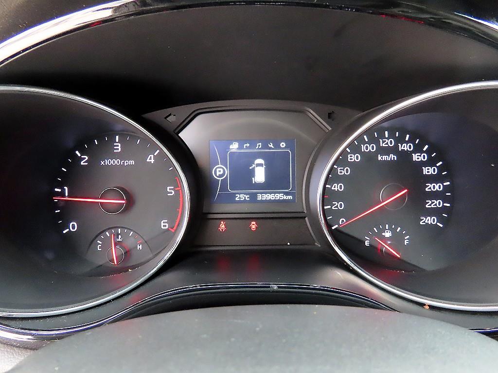 Kia Carnival — photo 09