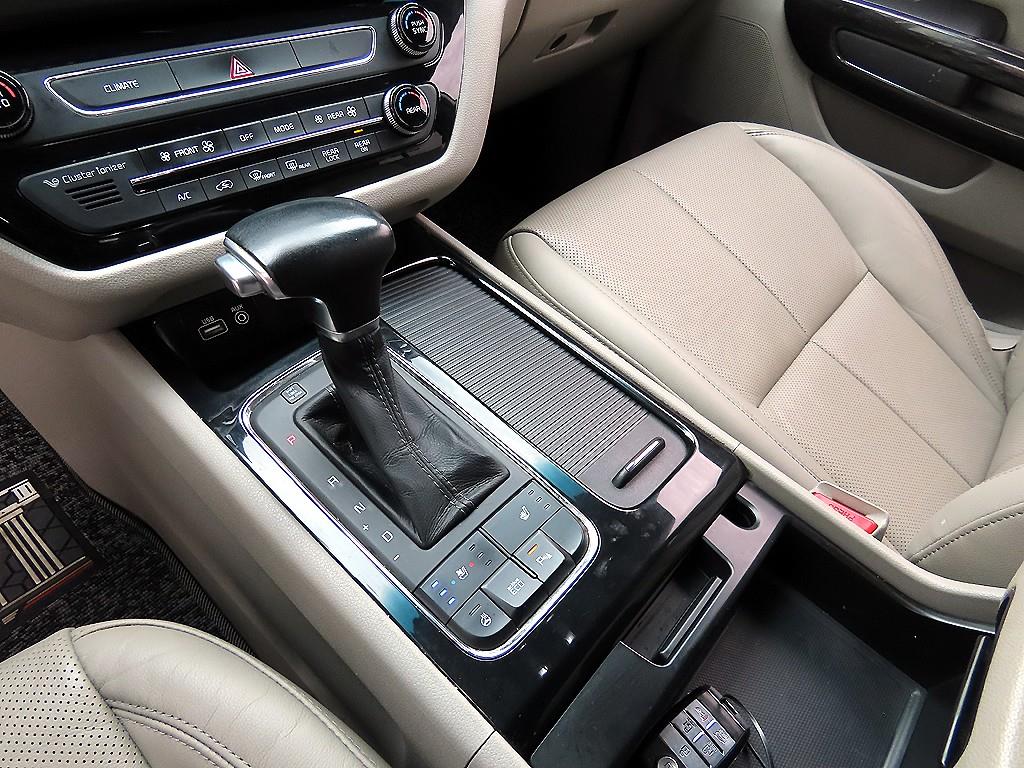 Kia Carnival — photo 10