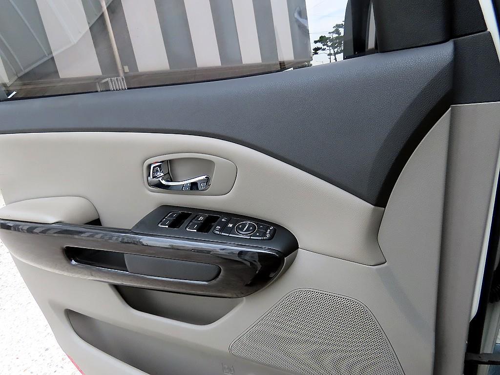 Kia Carnival — photo 11