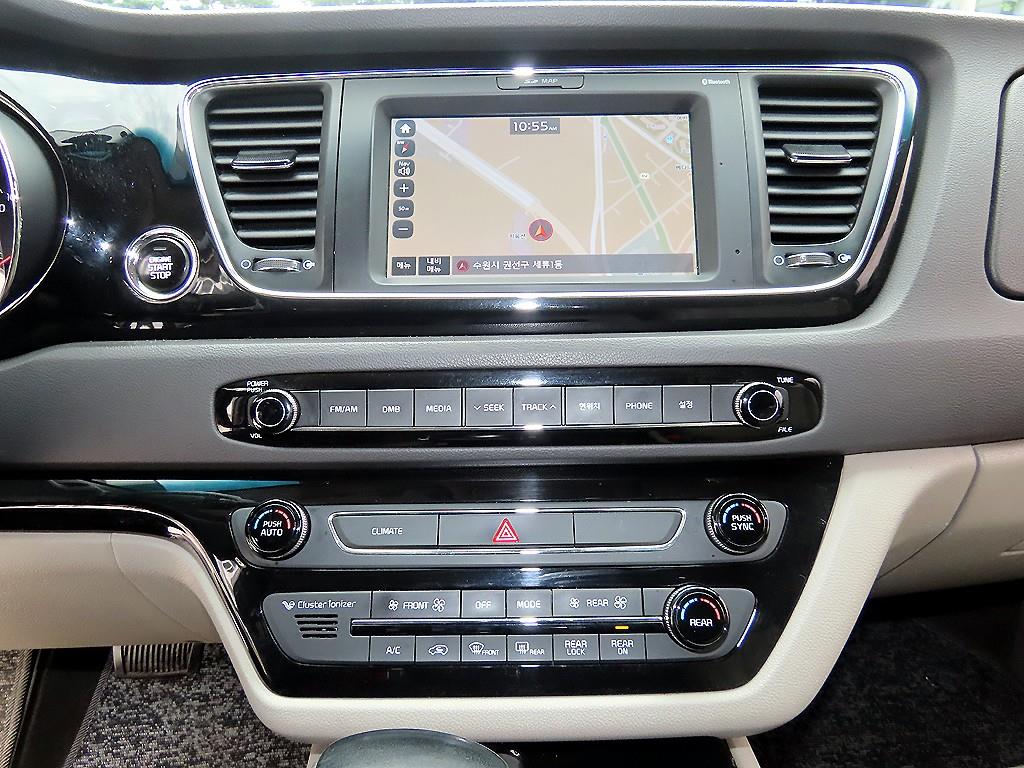 Kia Carnival — photo 13