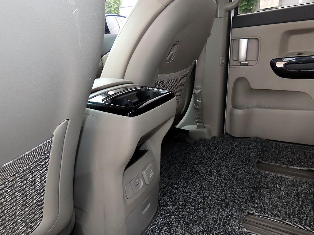 Kia Carnival — photo 15