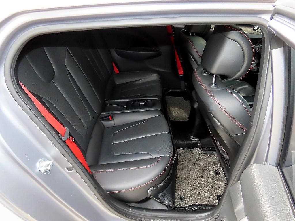 Hyundai Veloster — photo 06