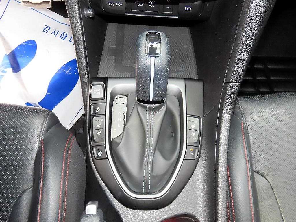 Hyundai Veloster — photo 11