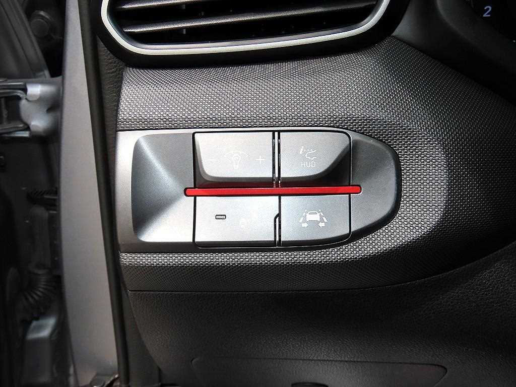 Hyundai Veloster — photo 13