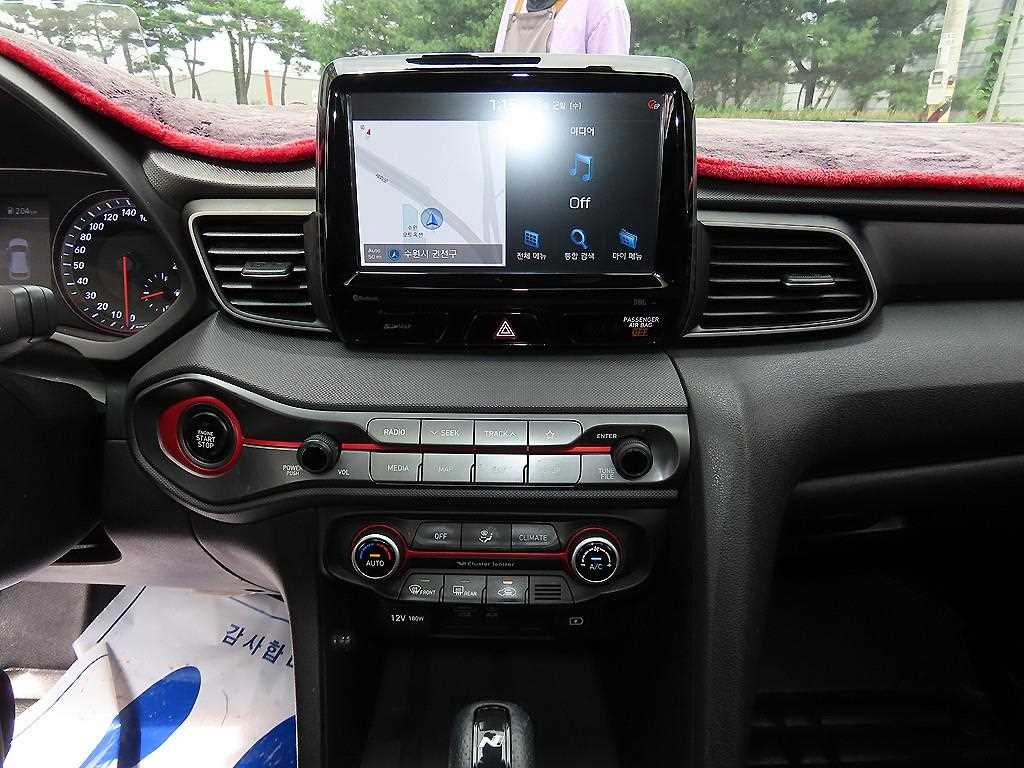 Hyundai Veloster — photo 14