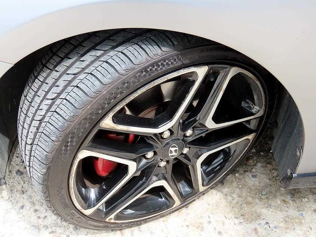 Hyundai Veloster — photo 20
