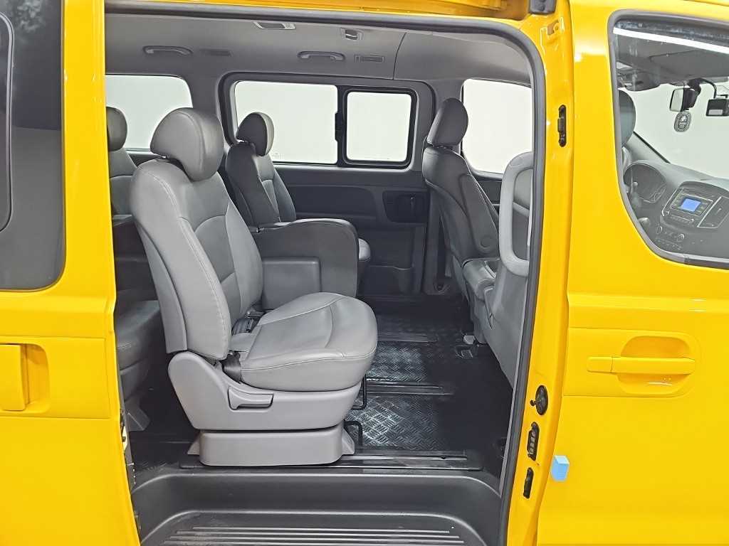 Hyundai Starex — photo 12