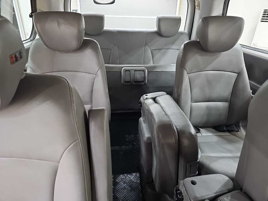 Hyundai Starex — photo 13