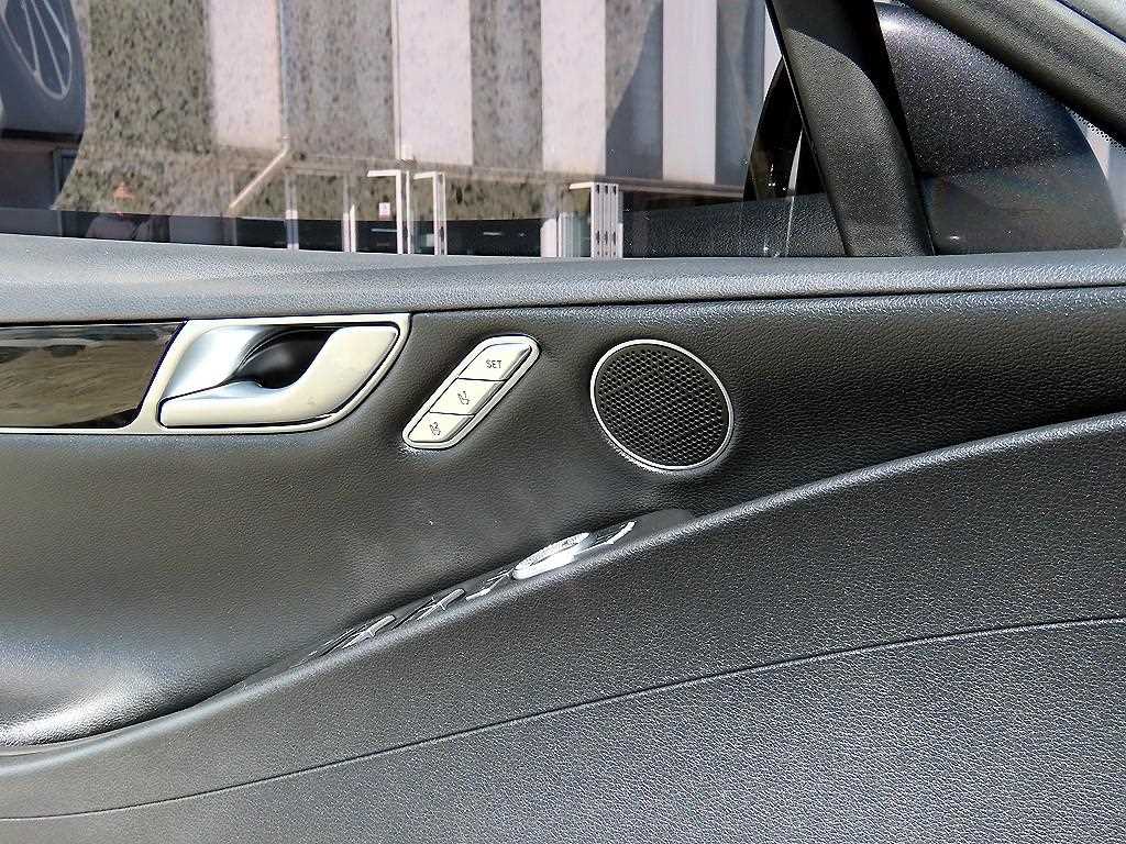 Genesis G80 — photo 12
