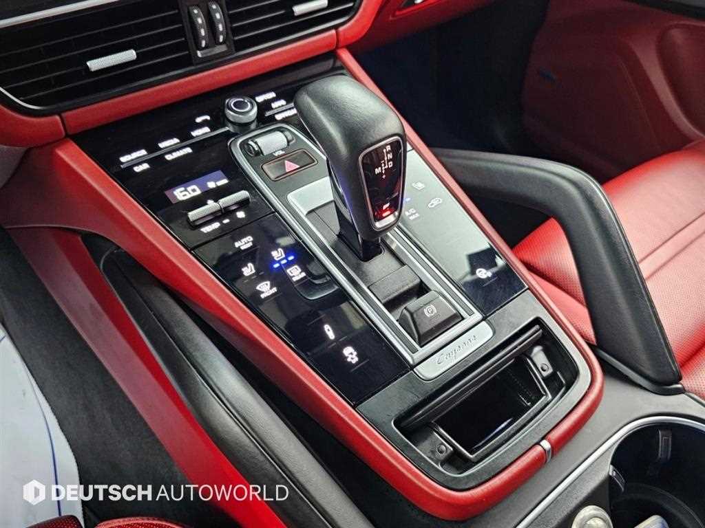 Porsche Cayenne — photo 09
