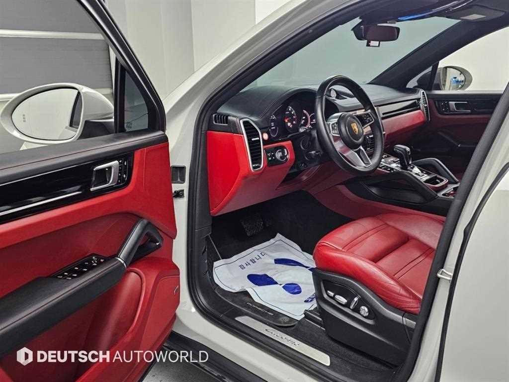Porsche Cayenne — photo 11