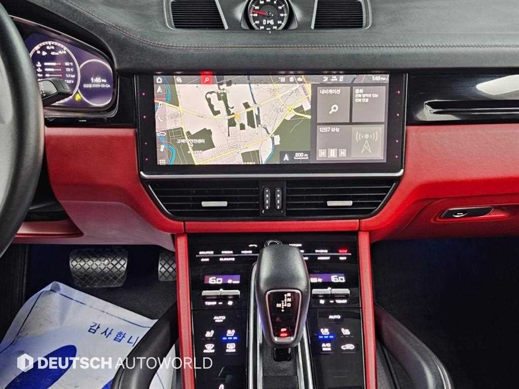 Porsche Cayenne — photo 14