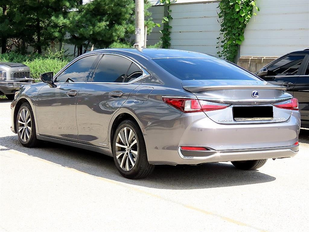 Lexus ES — photo 03