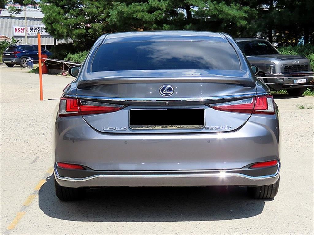 Lexus ES — photo 04