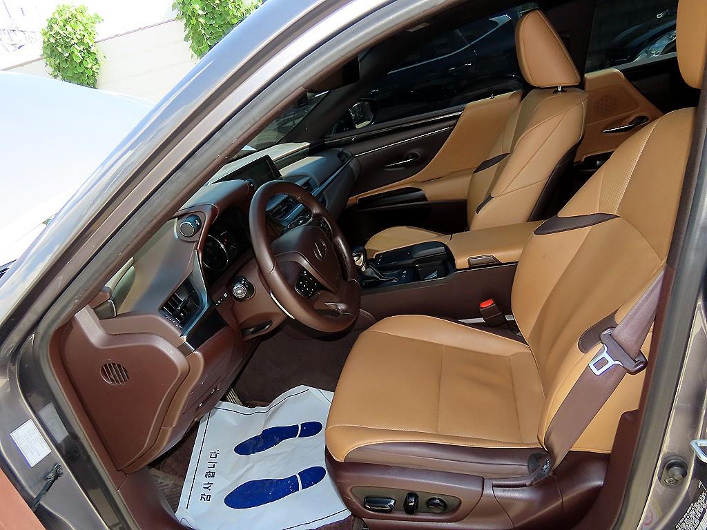 Lexus ES — photo 05