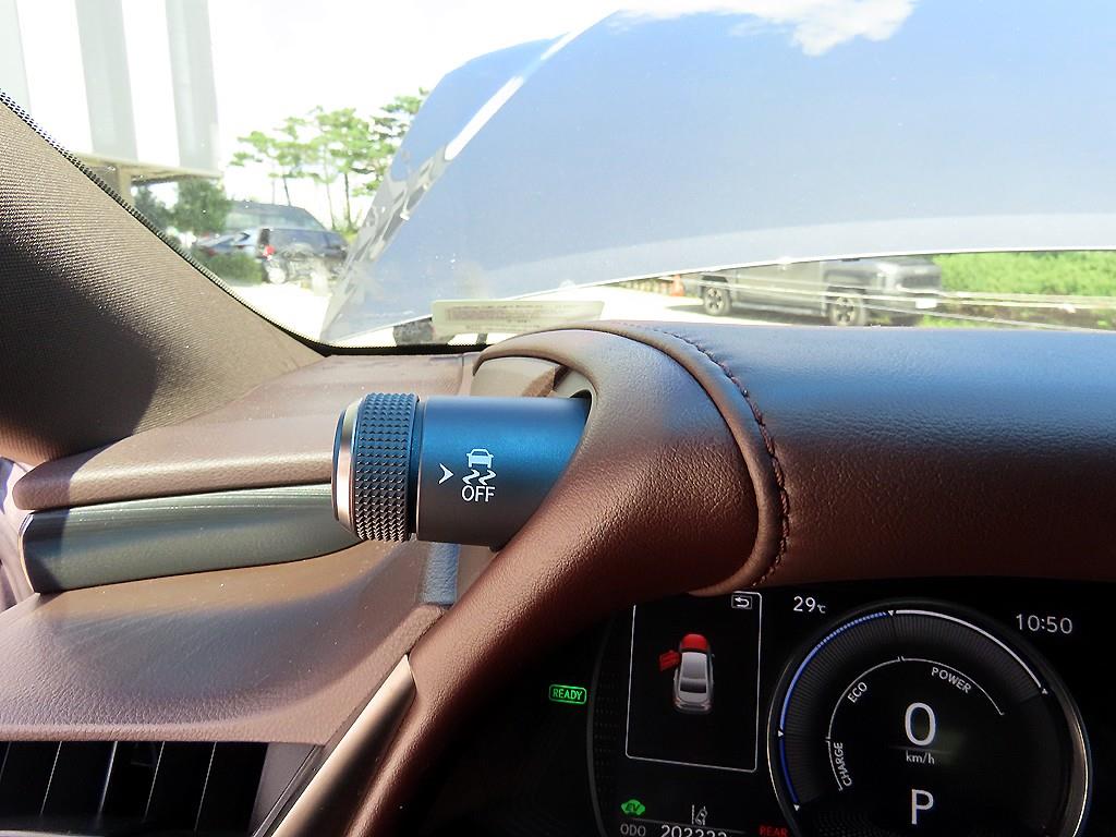 Lexus ES — photo 12