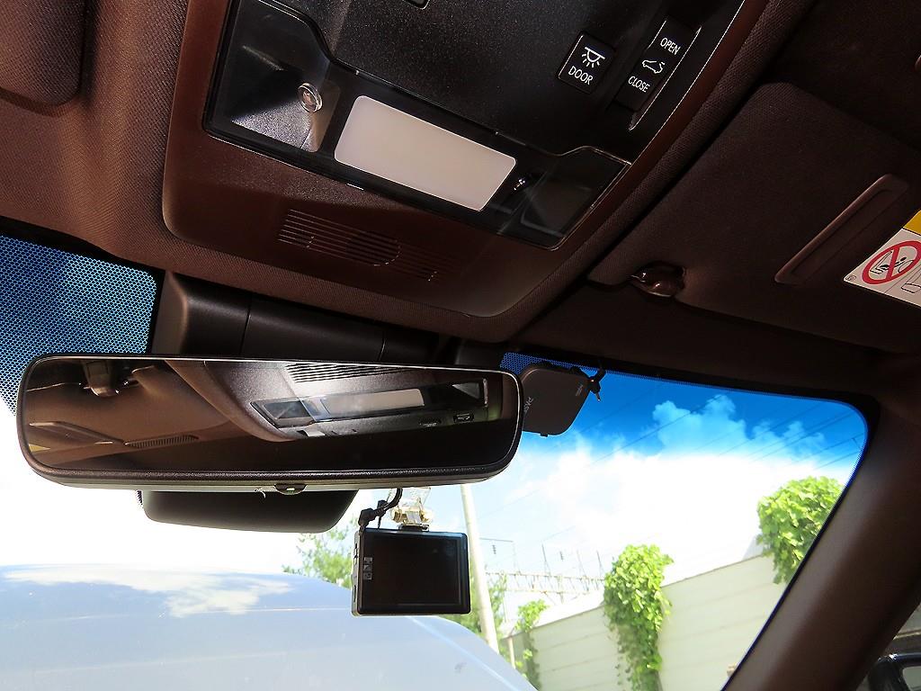 Lexus ES — photo 15