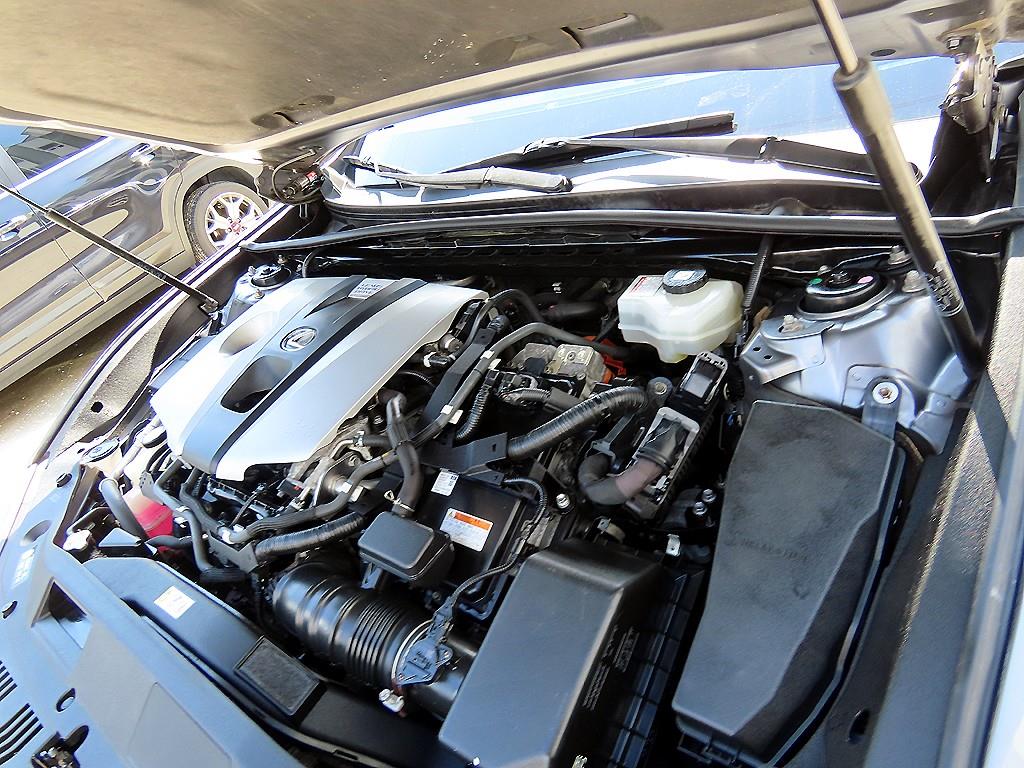 Lexus ES — photo 19