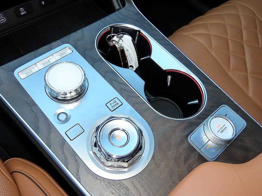 Genesis GV80 — photo 11