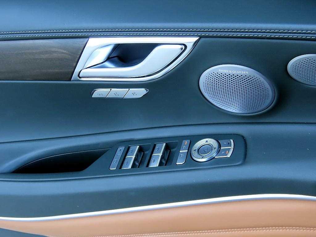Genesis GV80 — photo 12