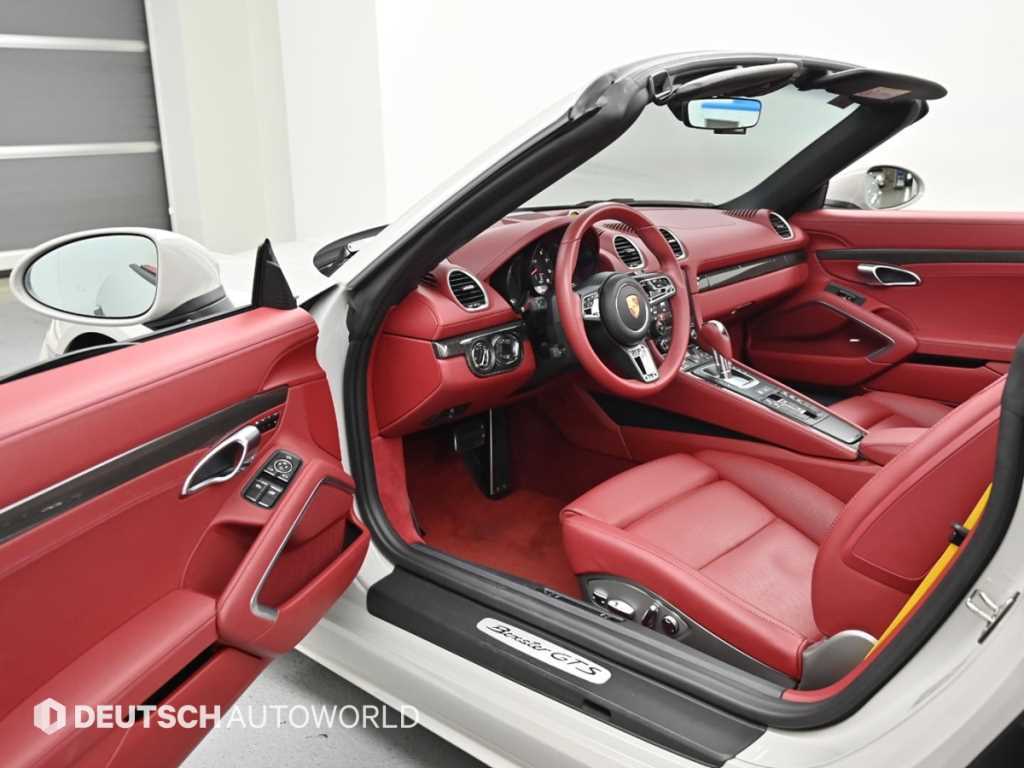 Porsche 718 — photo 11