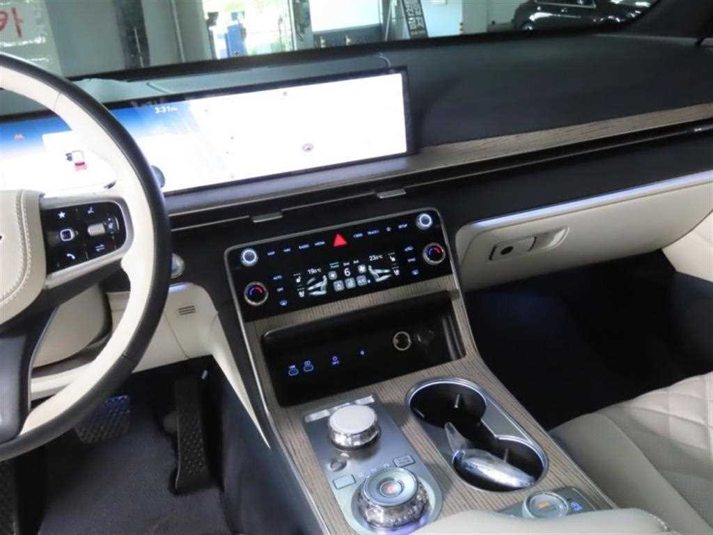 Genesis GV80 — photo 15
